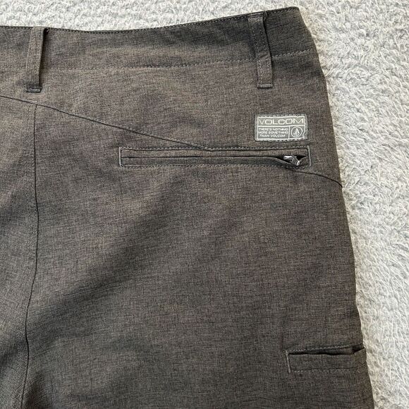 Volcom Shorts Mens 34 Gray Surf & Turf 4 Way Stretch Zip Pocket Hybrid Flat - Picture 8 of 13